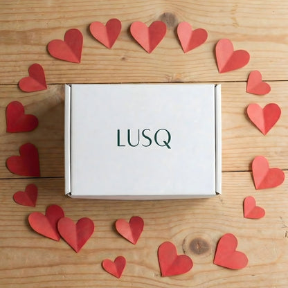 מארז אהבה וזוגיות לאישה: סט קריסטלים ושרשרת כסף