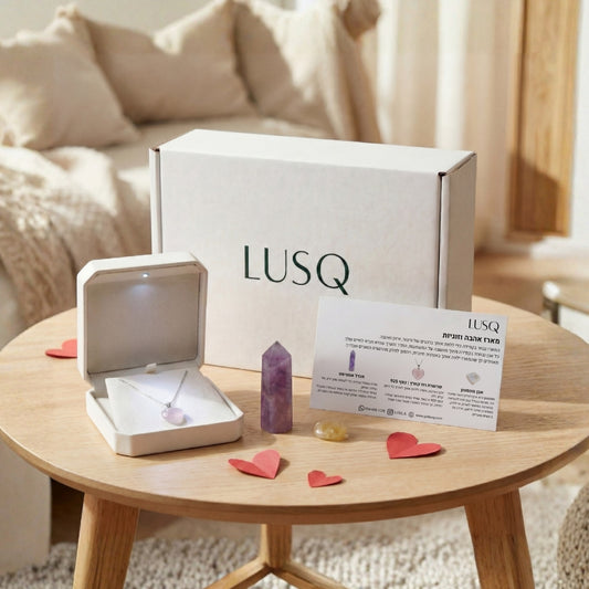 מארז אהבה וזוגיות לאישה: סט קריסטלים ושרשרת כסף