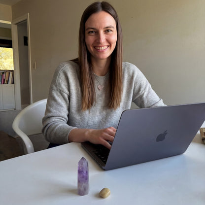 מארז אהבה וזוגיות לאישה: סט קריסטלים ושרשרת כסף